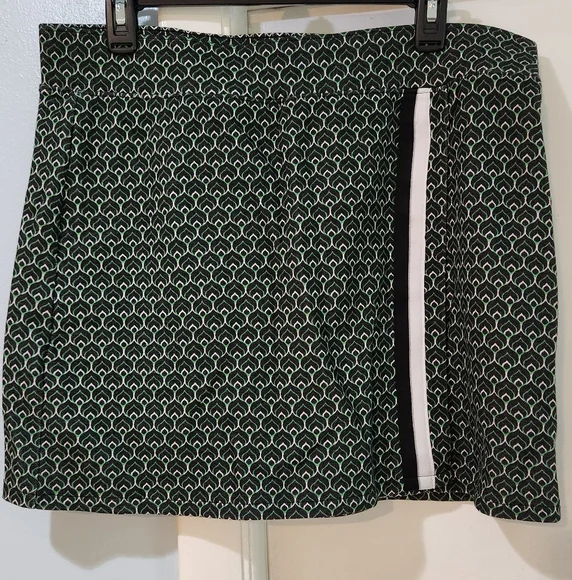 Women's Talbots Green, Black And White Design Skort, Size Large - Picture 1 of 9
